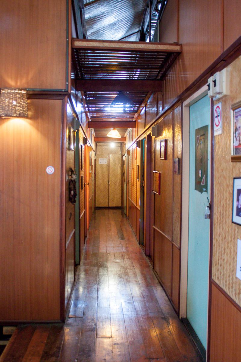 traditional-room-bangkok-1001.jpg